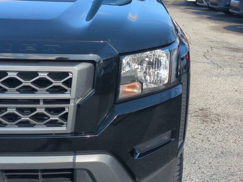 Used 2023 Nissan Frontier SV image 10