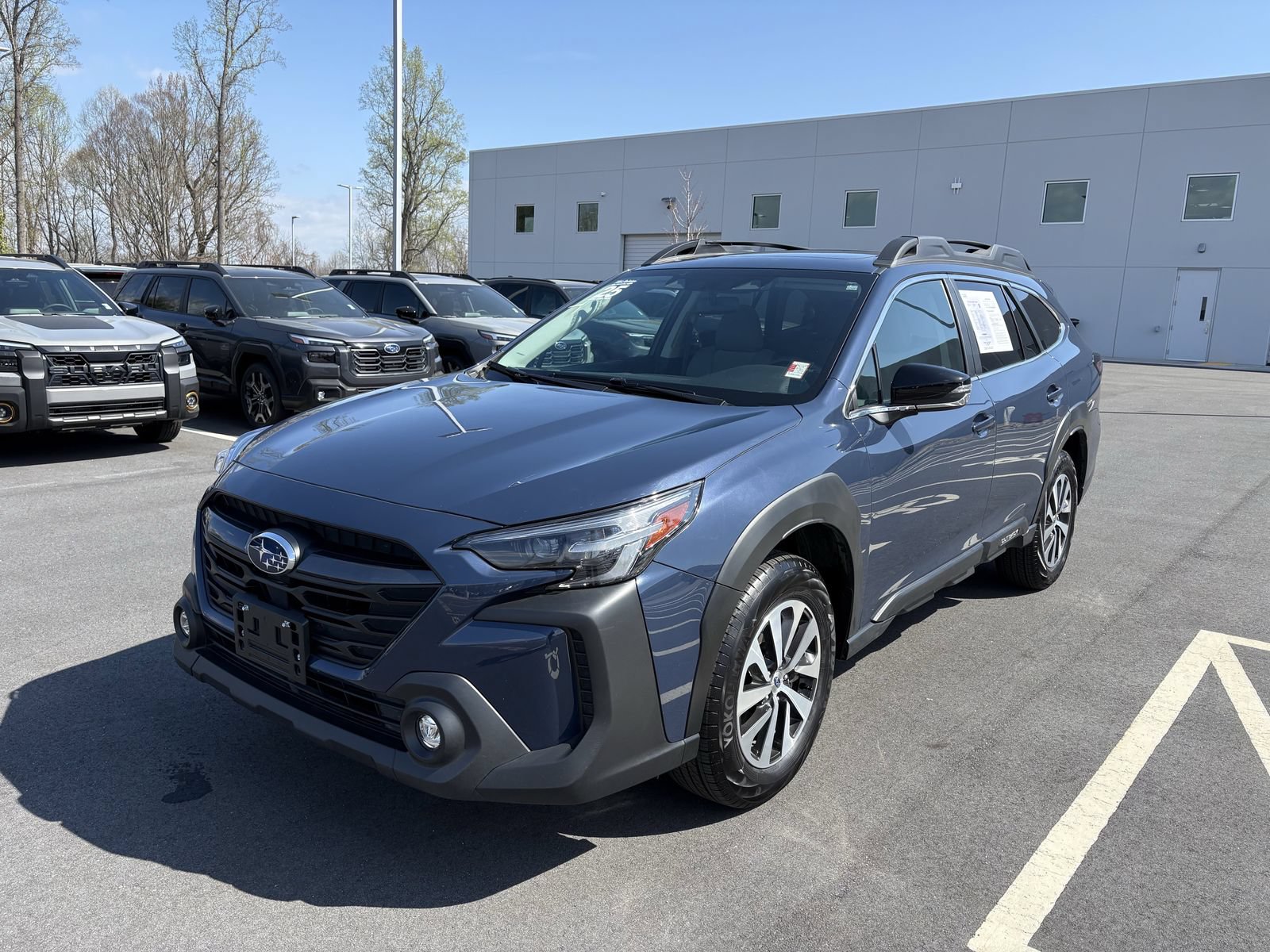 Used 2025 Subaru Outback Premium AWD/4WD image 3