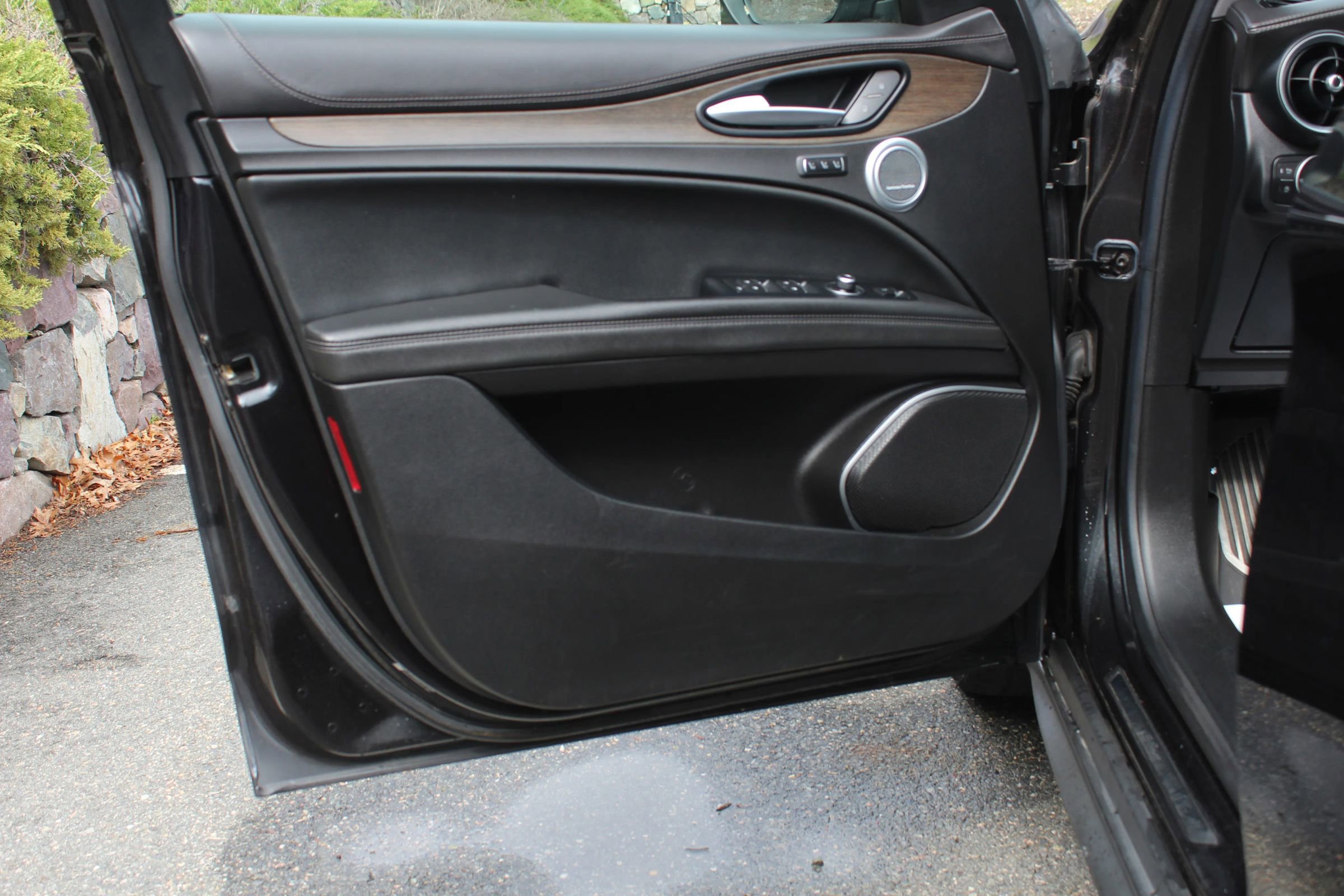 Used 2019 Alfa Romeo Stelvio Ti Lusso w/ Quick Order Package 22X Lusso AWD/4WD image 12