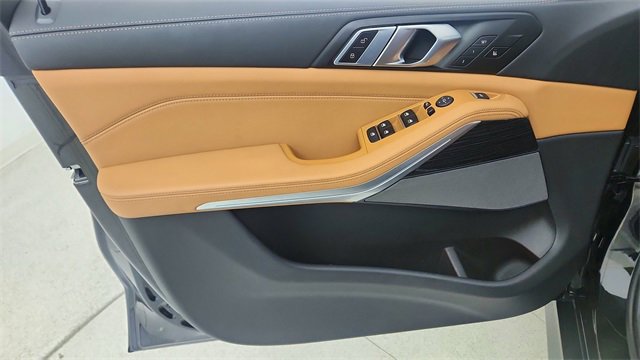 Used 2025 BMW X5 sDrive40i w/ M Sport Package image 36