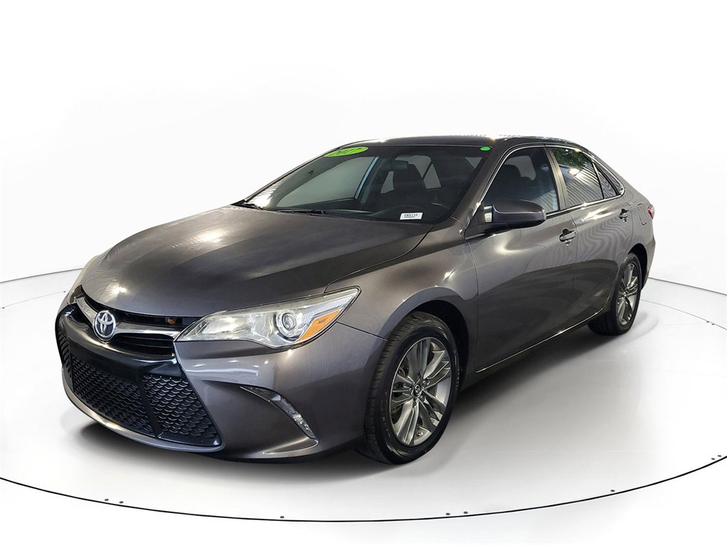 Used 2017 Toyota Camry XLE image 3