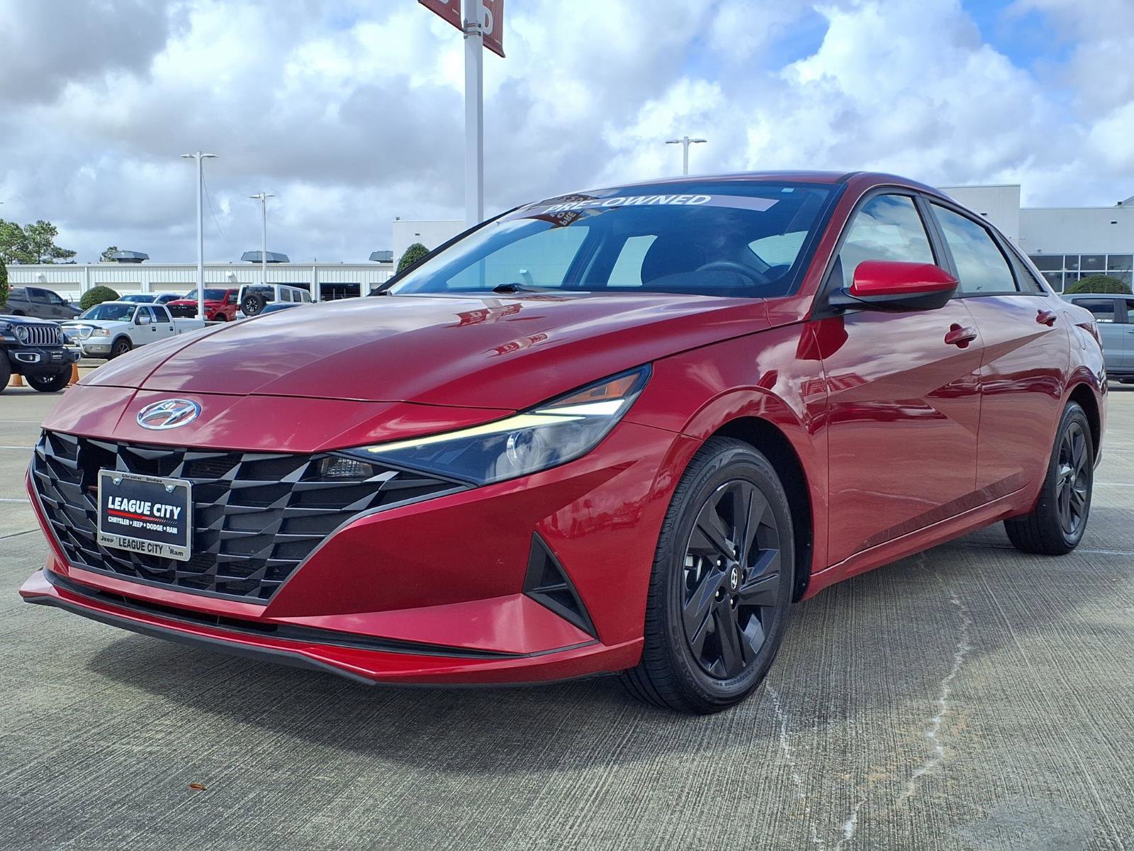 Used 2021 Hyundai Elantra SEL image 3