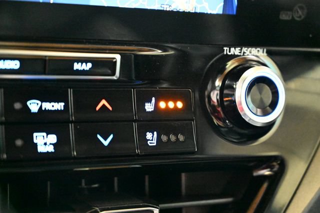 Used 2021 Toyota Highlander Limited AWD/4WD image 37