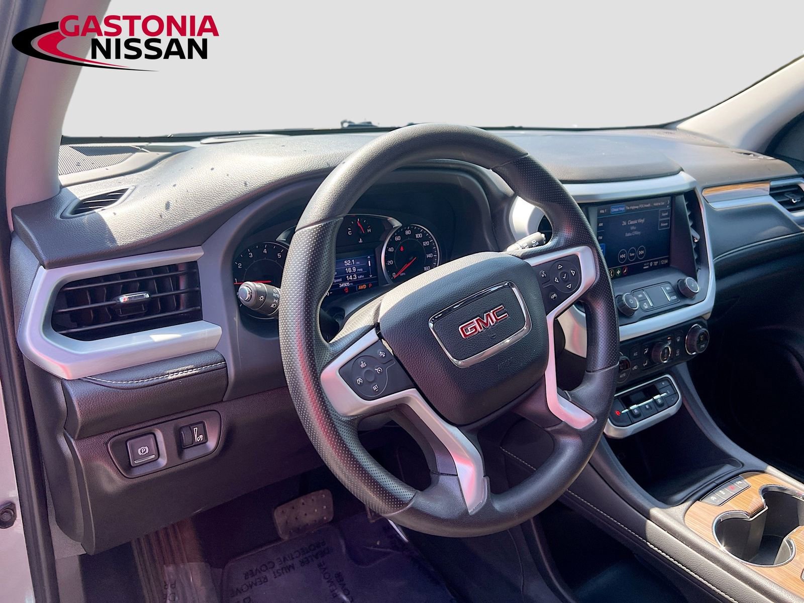 Used 2023 GMC Acadia SLE w/ Driver Convenience Package image 11