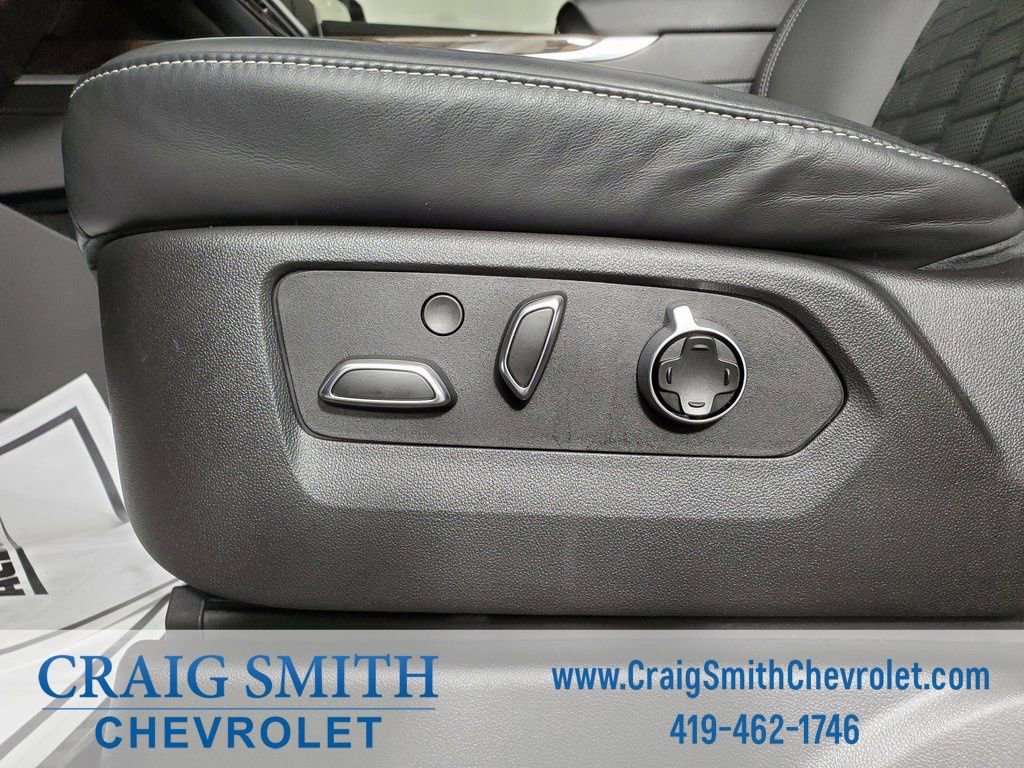 Used 2025 Cadillac Escalade Sport Platinum w/ LPO, ONYX Package image 42