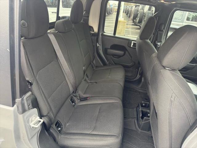 Certified 2022 Jeep Gladiator Sport AWD/4WD image 39