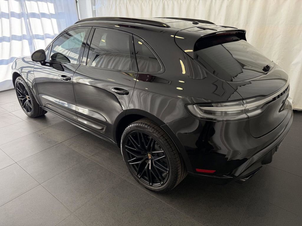 Certified 2022 Porsche Macan GTS image 3