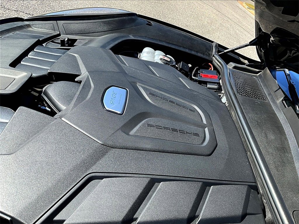 Used 2023 Porsche Cayenne Platinum Edition image 24