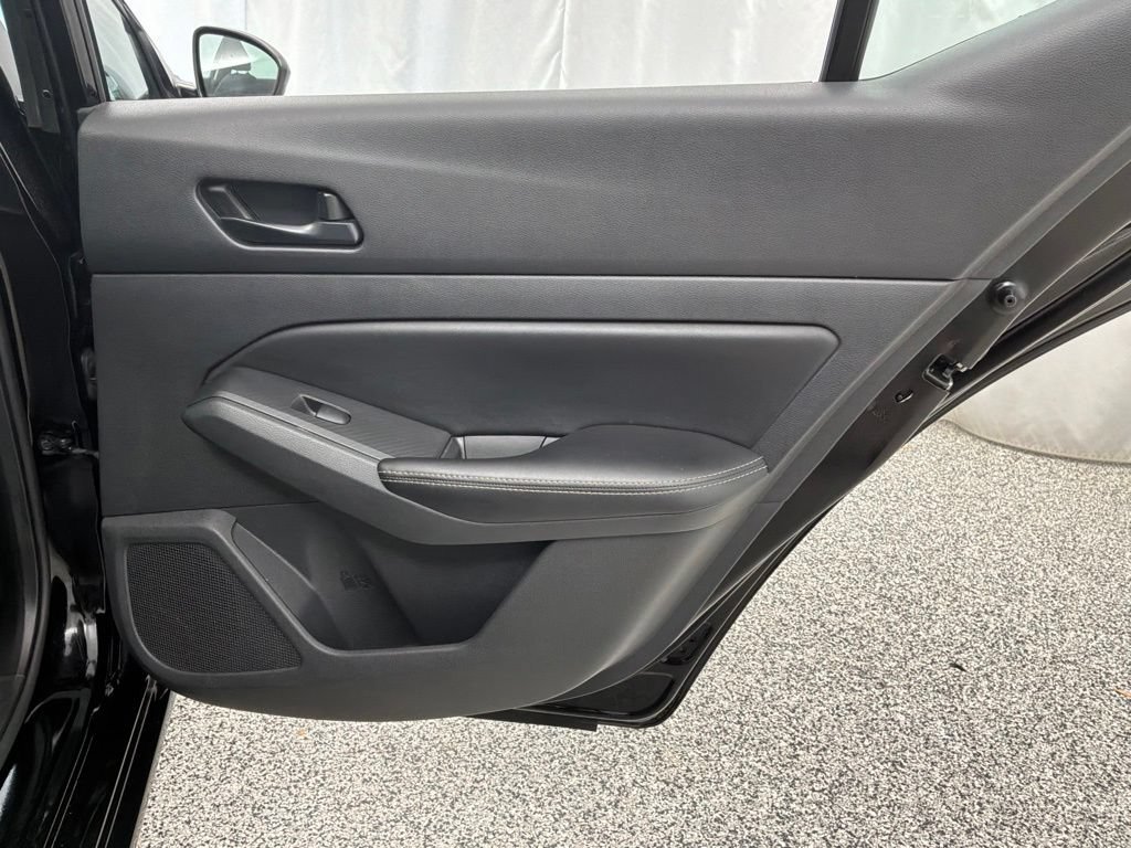 Used 2024 Nissan Altima 2.5 SV FWD image 32