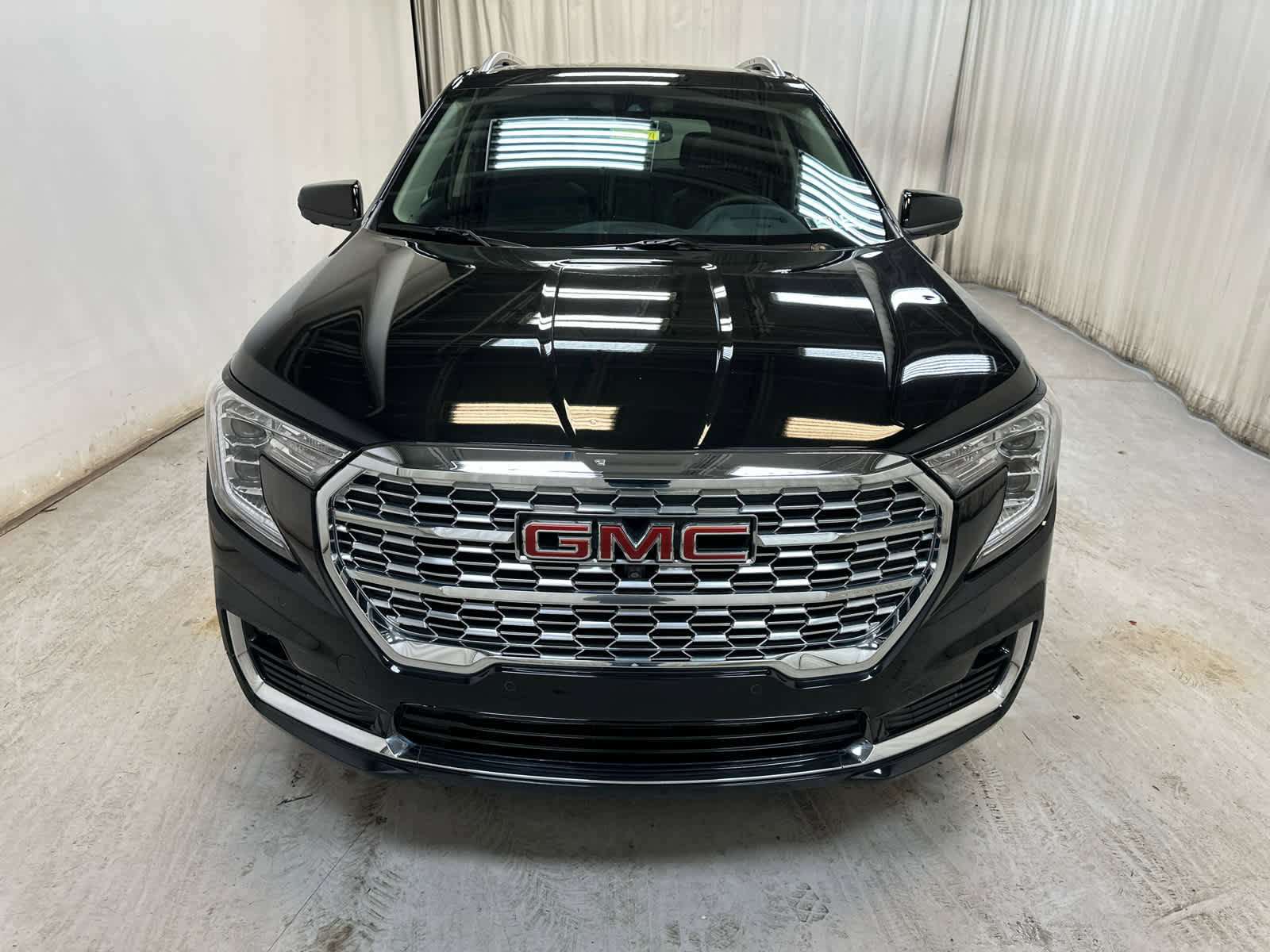 Certified 2023 GMC Terrain Denali w/ Black Diamond Edition AWD/4WD image 2