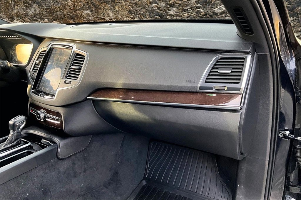 Used 2019 Volvo XC90 T6 Momentum w/ Protection Package image 14