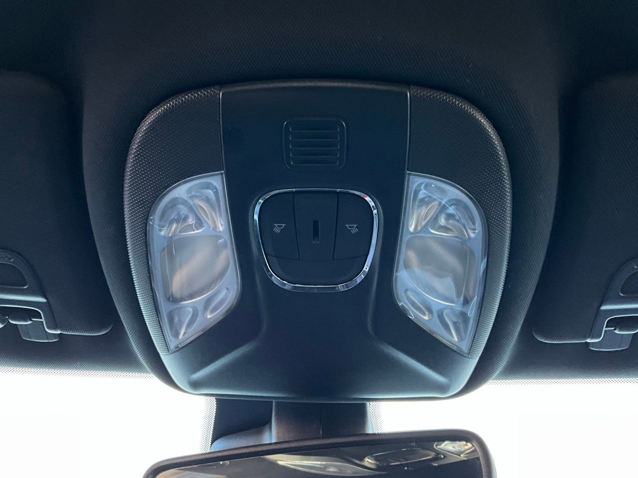 Used 2025 Jeep Compass Trailhawk image 17