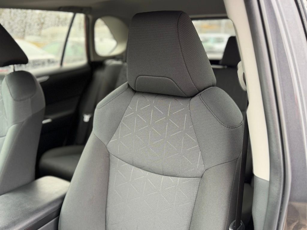 Used 2024 Toyota RAV4 XLE w/ Convenience Package image 10