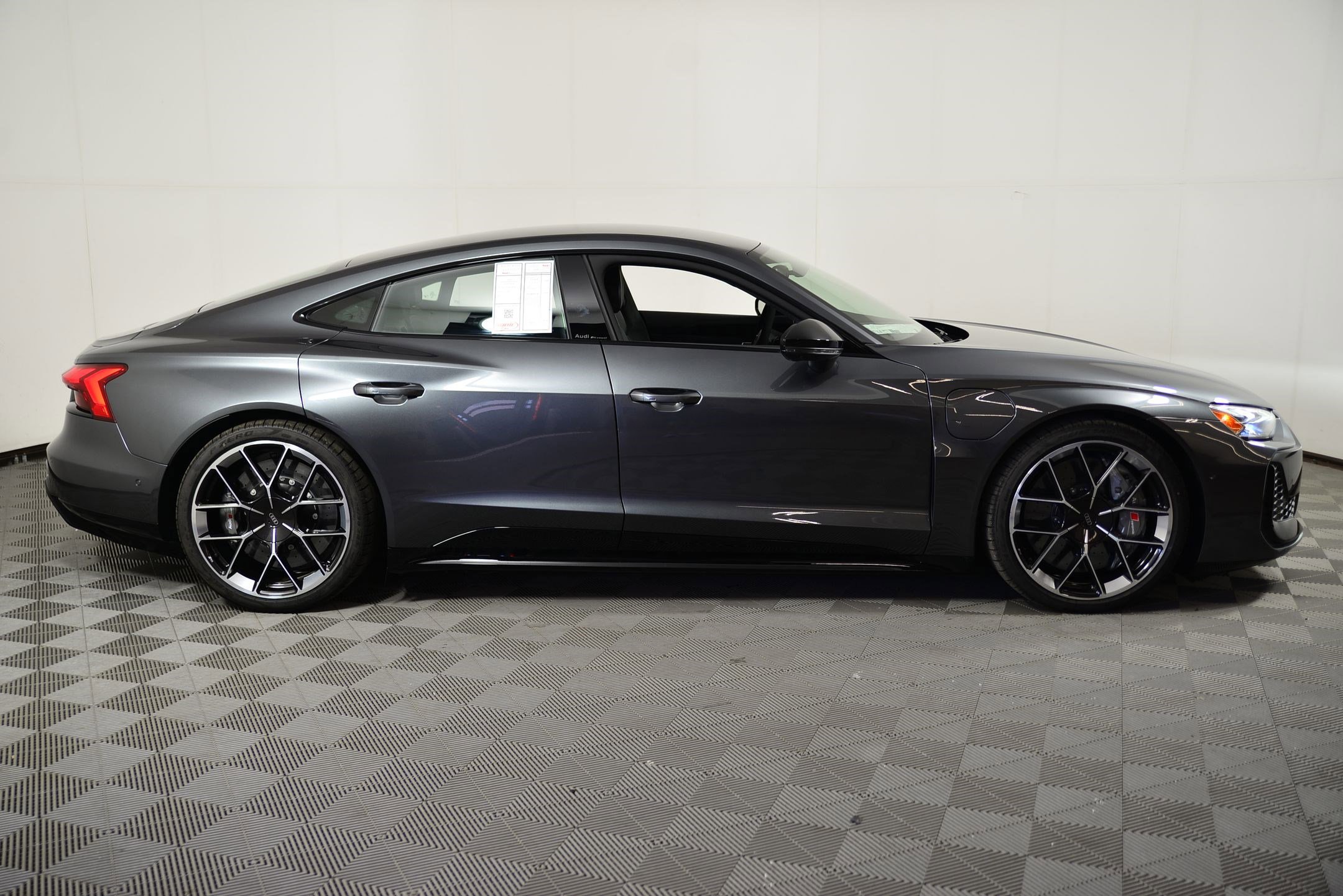 New 2025 Audi RS e-tron GT performance image 7