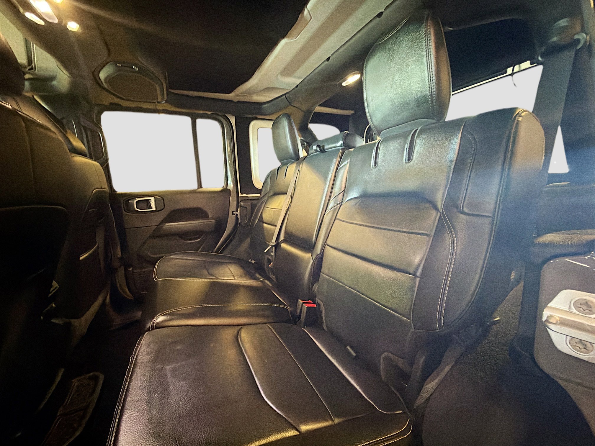 Used 2022 Jeep Wrangler Unlimited Sahara AWD/4WD image 27