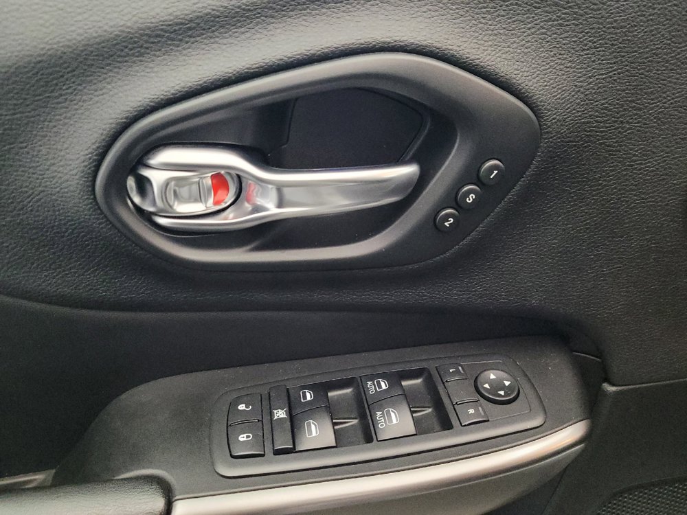 Used 2019 Jeep Cherokee Limited AWD/4WD image 27