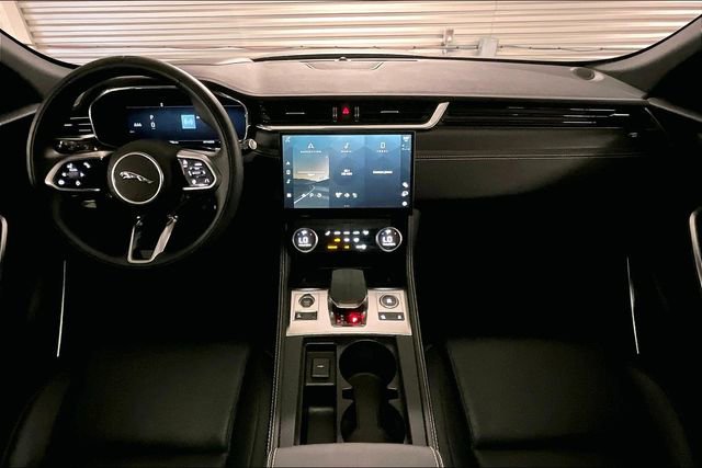 Certified 2025 Jaguar F-PACE R-Dynamic S image 18