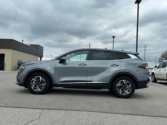 Used 2025 Kia Sportage LX FWD image 2