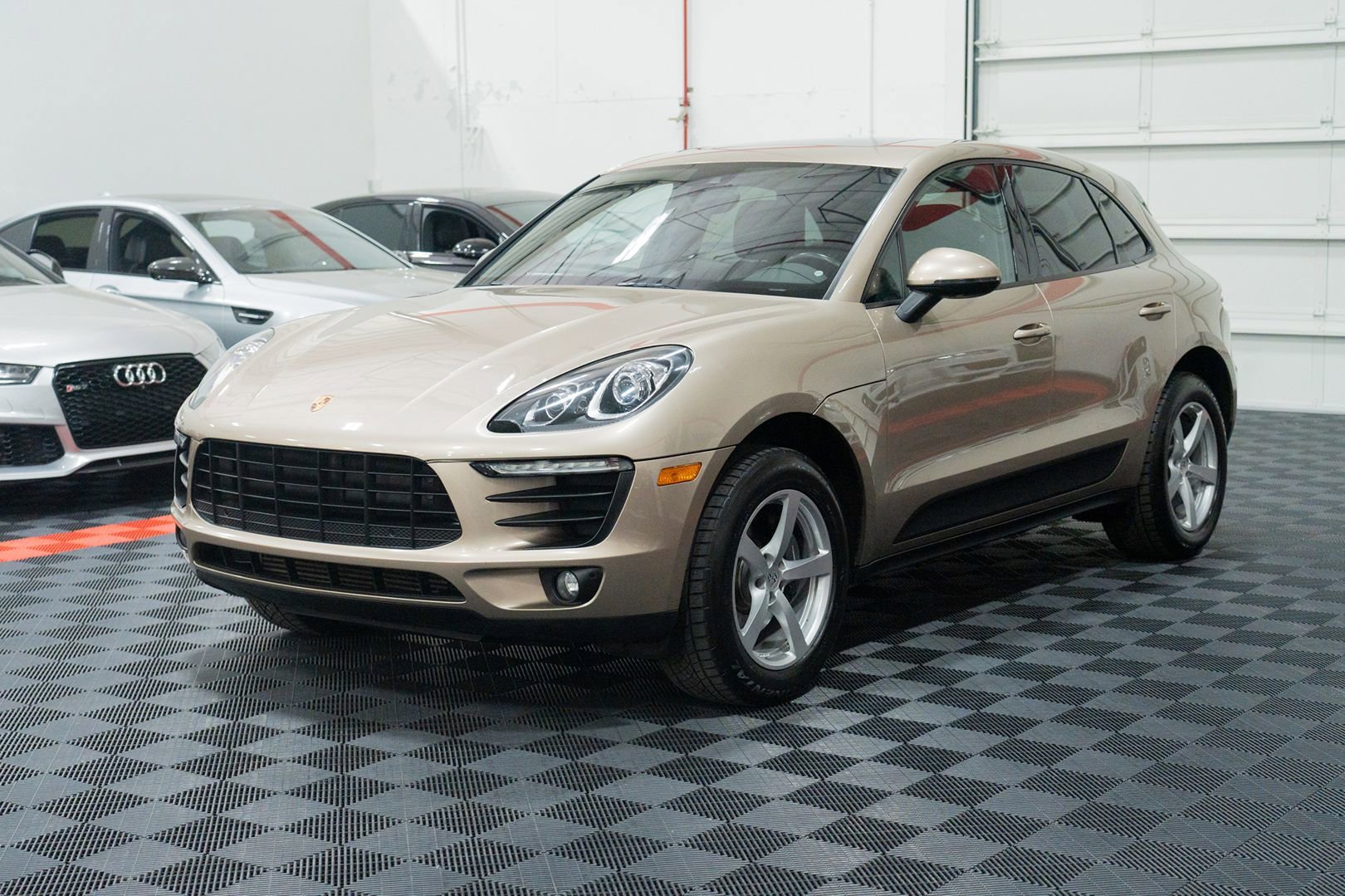 Used 2017 Porsche Macan AWD/4WD image 3