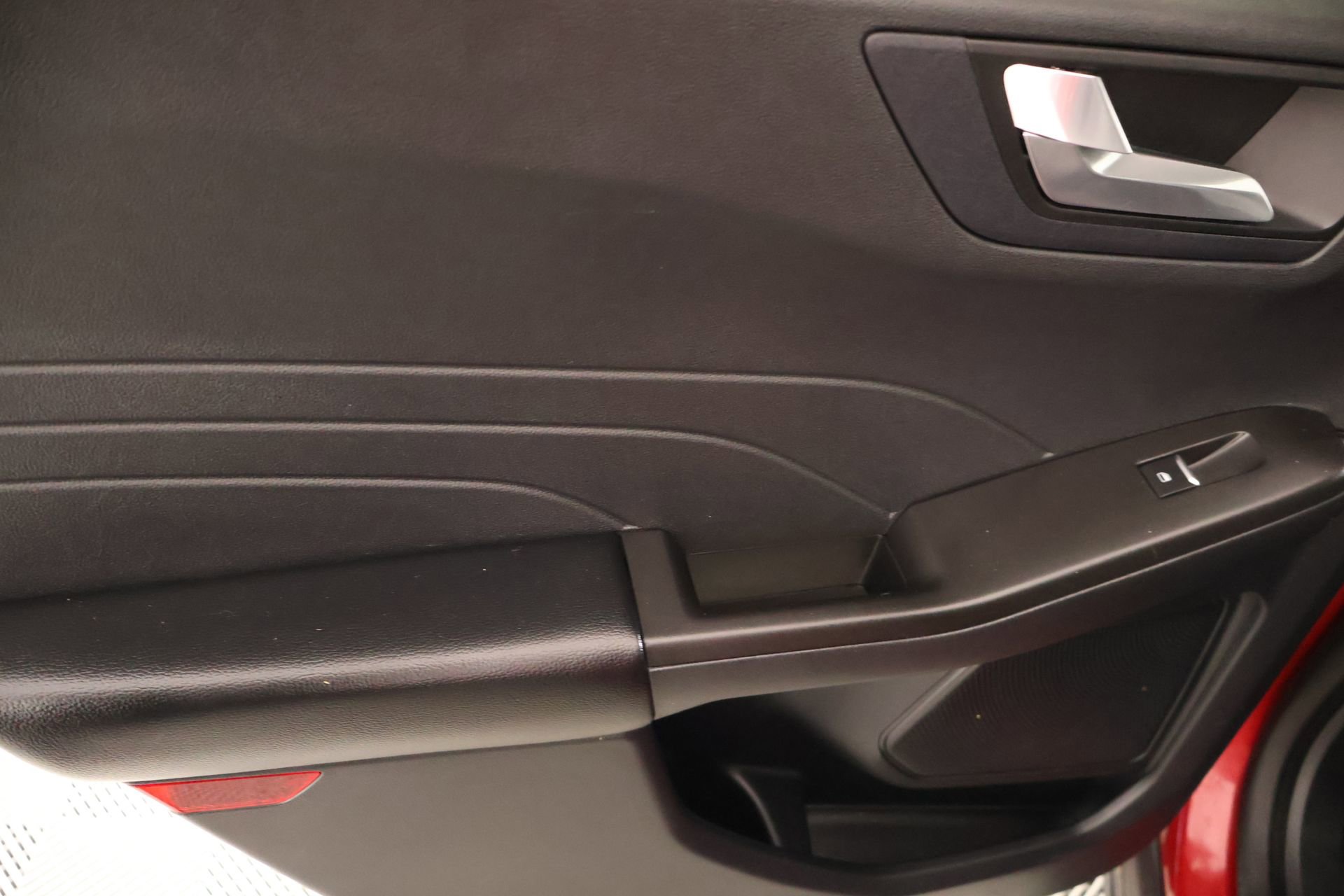 Used 2021 Ford Escape SE w/ SE Sport Appearance Package FWD image 17