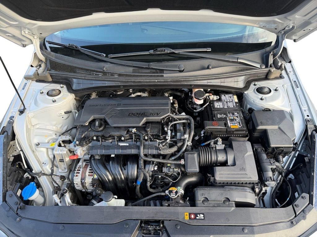 Used 2022 Hyundai Elantra SE w/ Preferred Accessory Package image 18