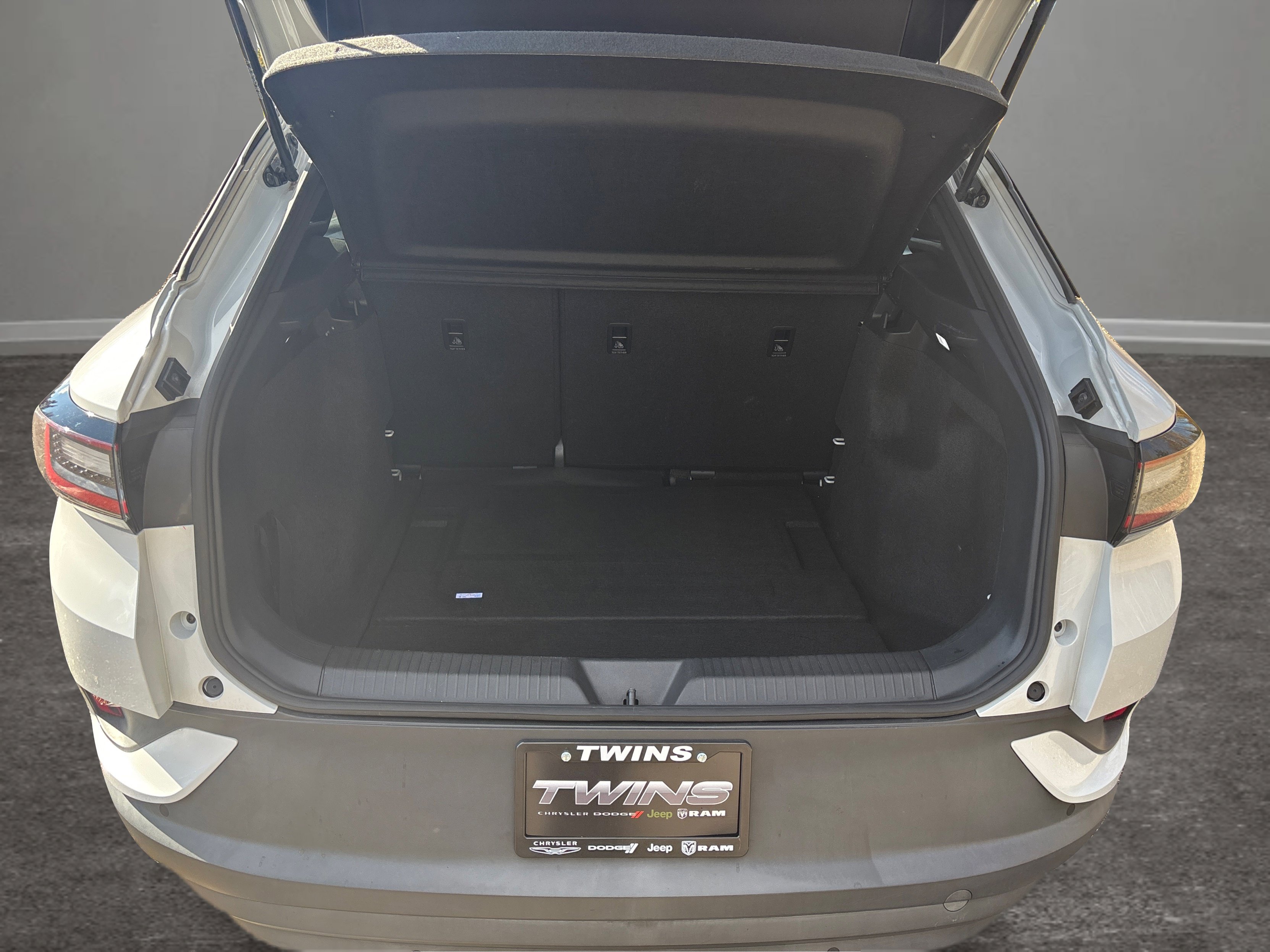 Used 2022 Volkswagen ID.4 Pro image 15