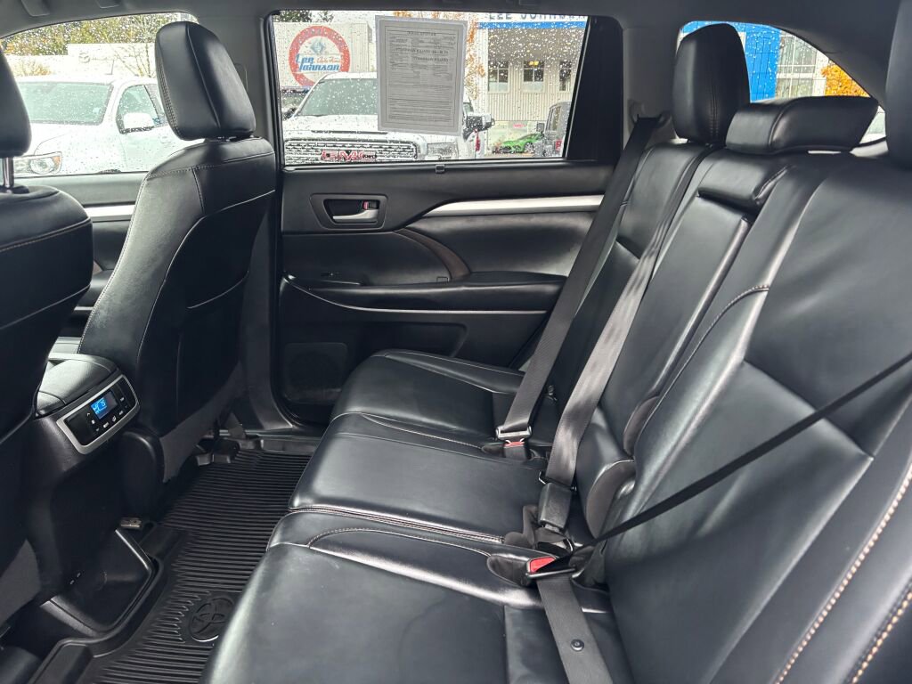 Used 2019 Toyota Highlander XLE image 14