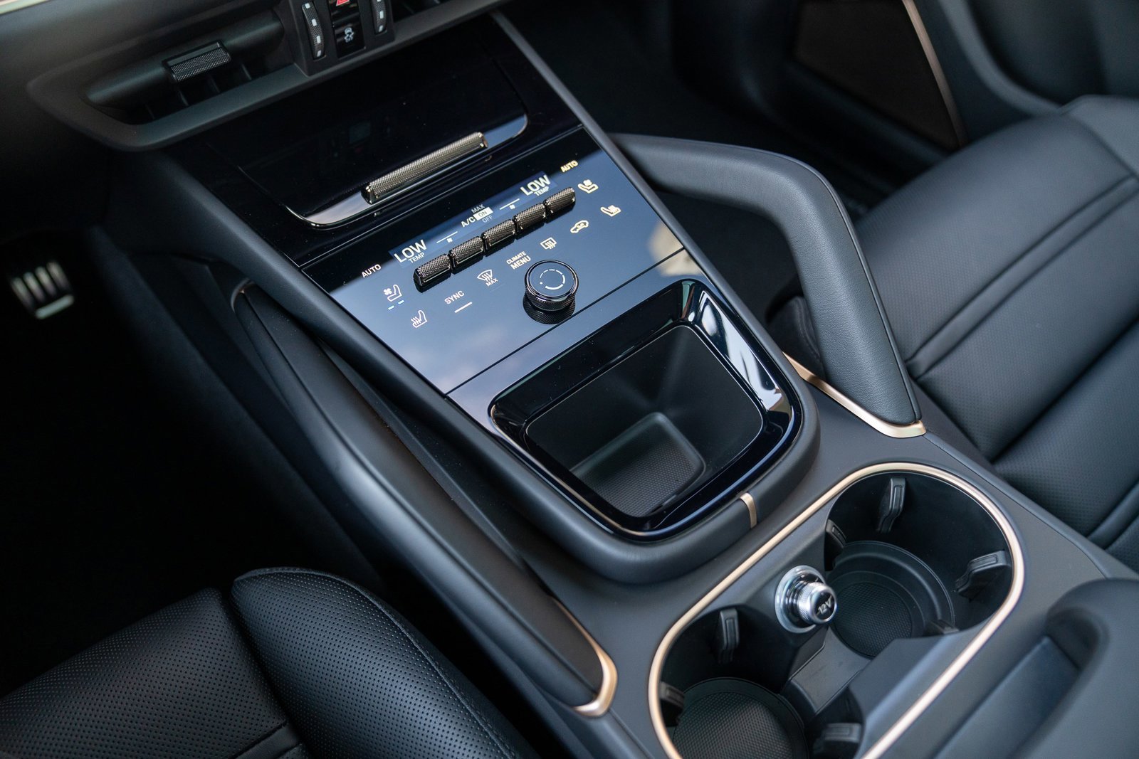 New 2025 Porsche Cayenne Turbo image 21