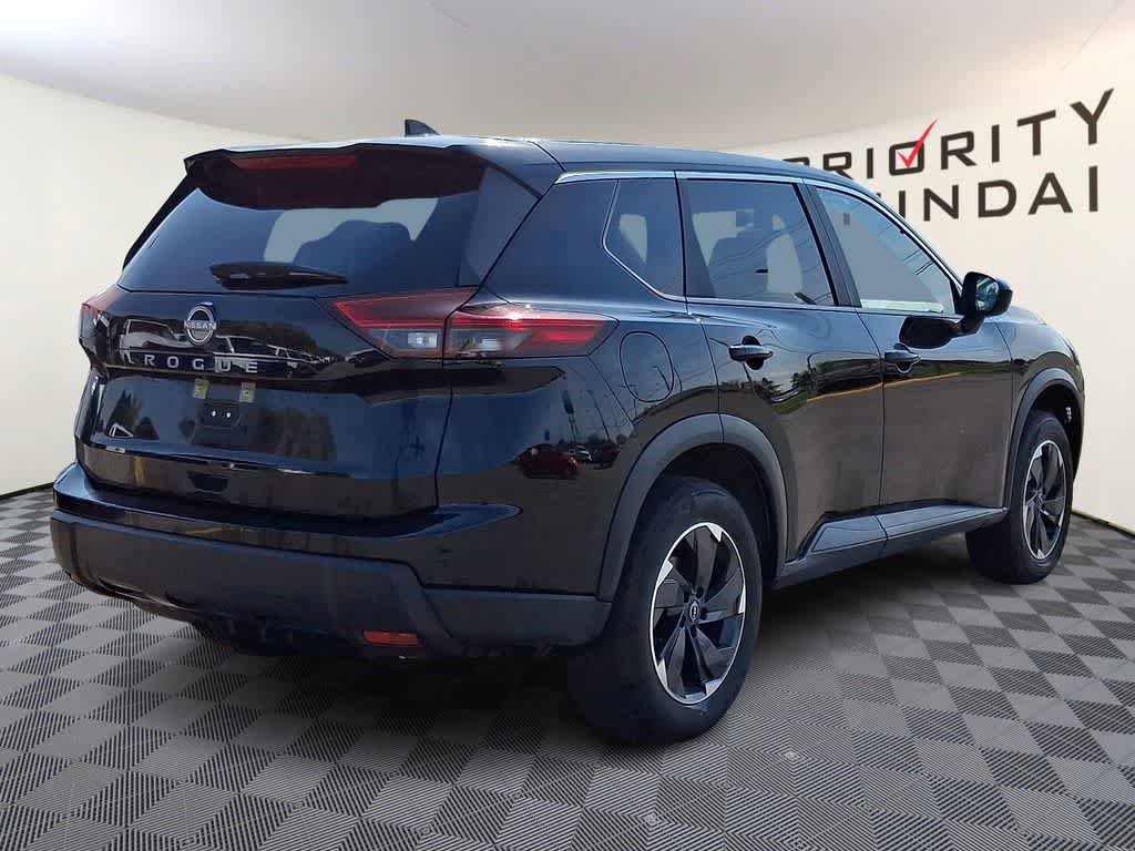 Used 2025 Nissan Rogue SV FWD image 4