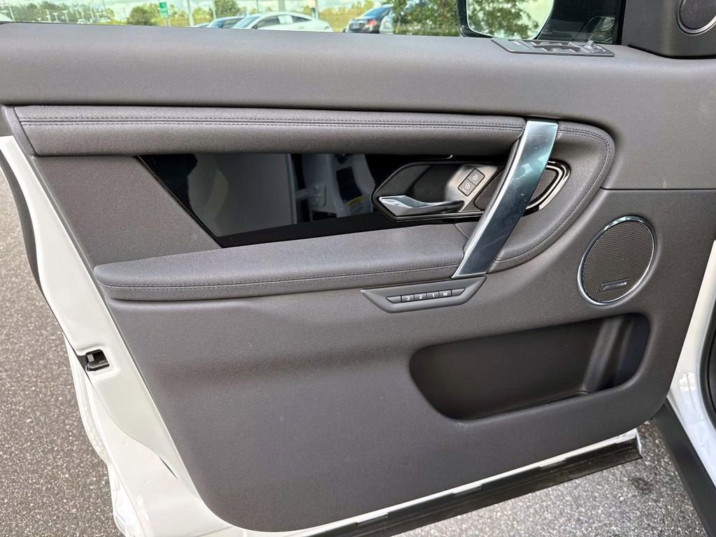 Used 2025 Land Rover Discovery Sport S image 16
