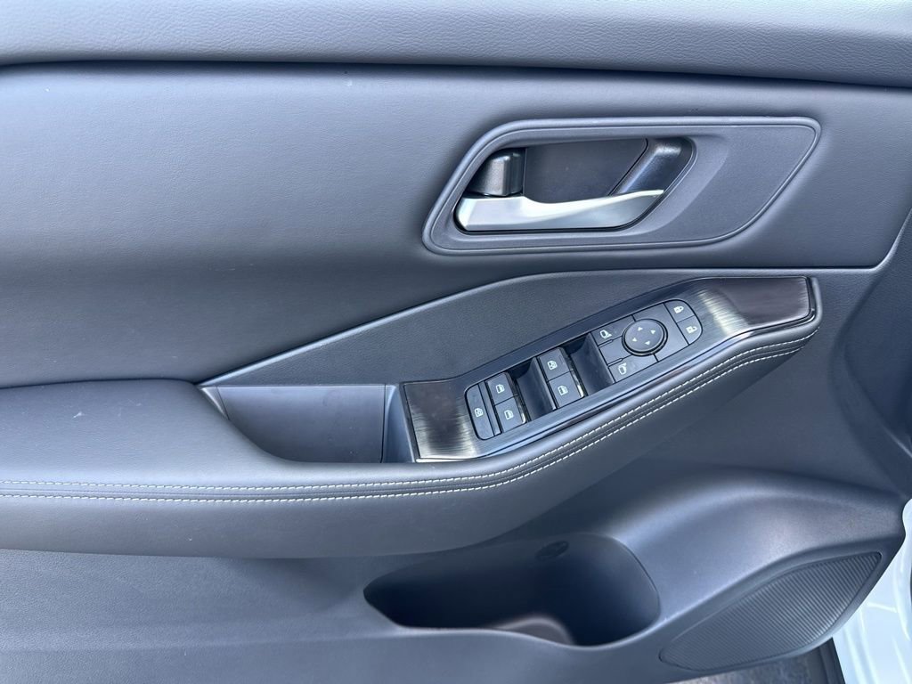 New 2026 Nissan Rogue SV FWD image 12