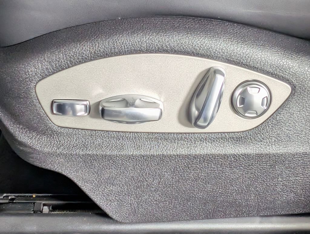 New 2026 Porsche Macan Turbo image 29