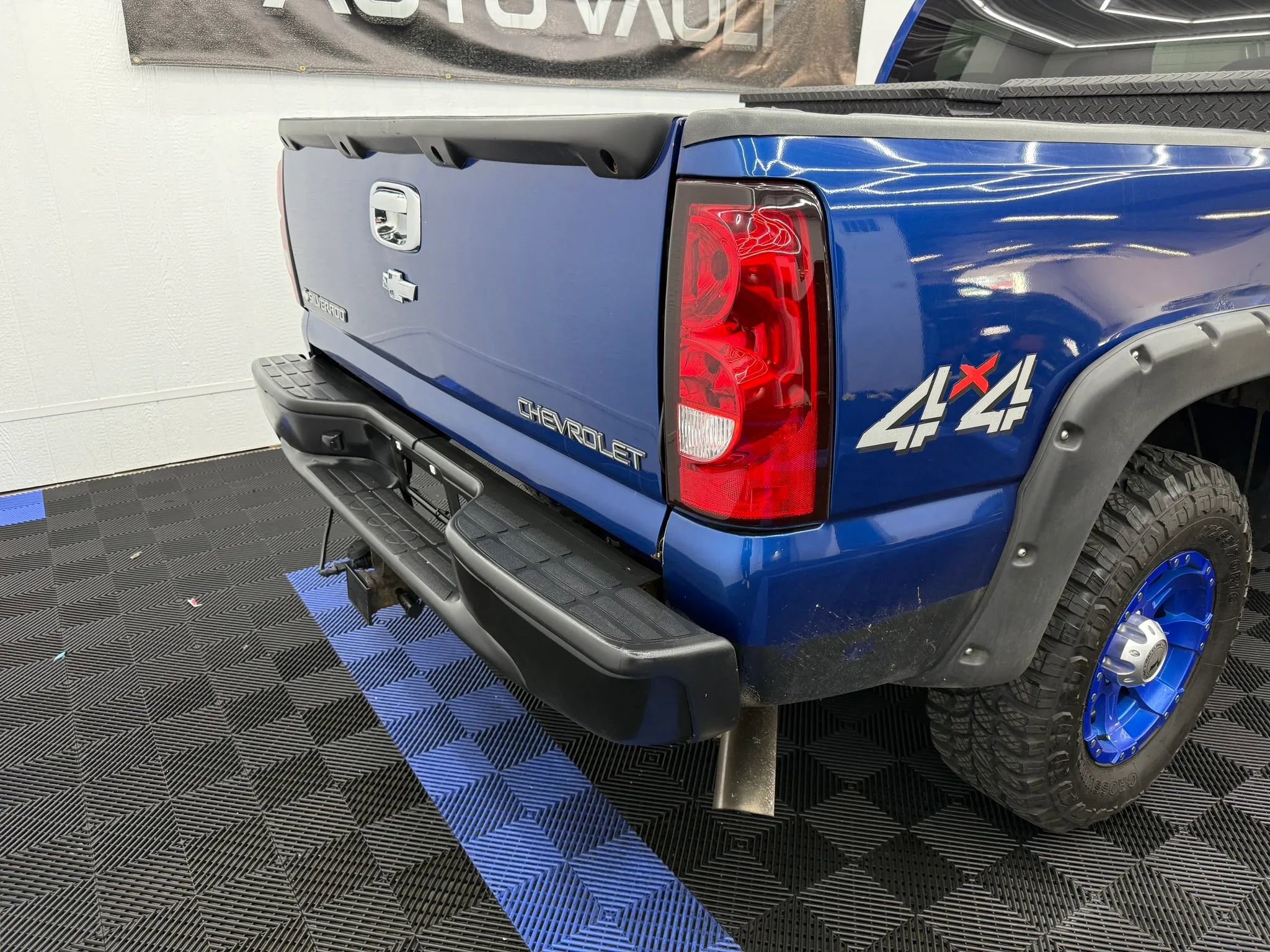 Used 2004 Chevrolet Silverado 1500 LT w/ Light Duty Power Package image 3