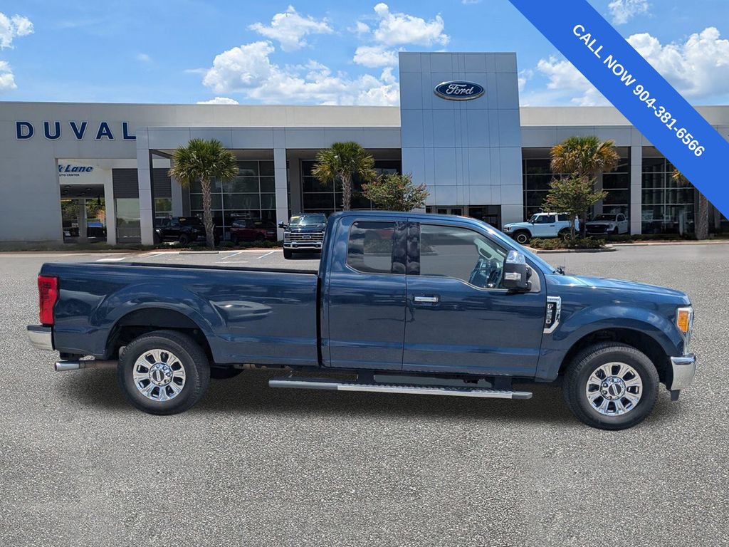 Used 2017 Ford F250 Lariat w/ Chrome Package RWD image 3