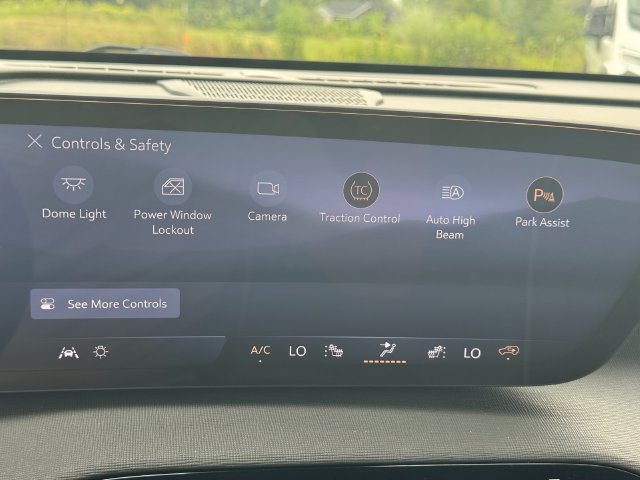 Used 2025 Buick Enclave Preferred AWD/4WD image 33