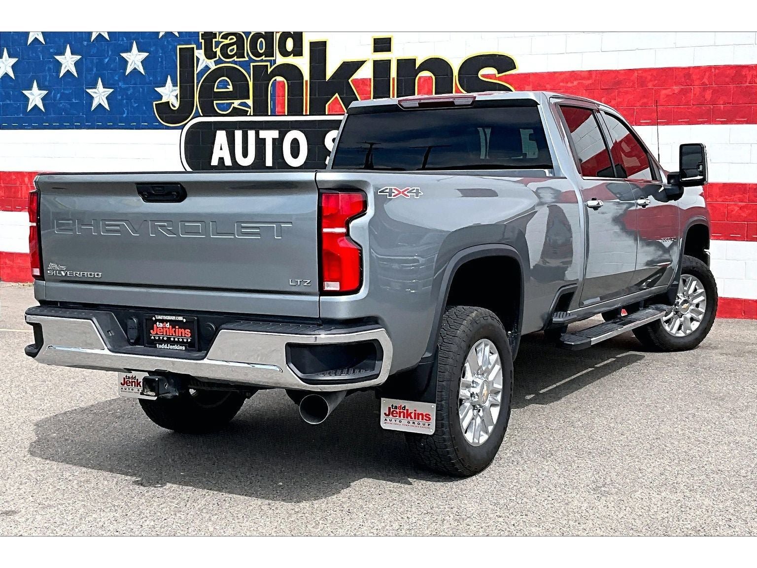 Used 2025 Chevrolet Silverado 3500 LTZ AWD/4WD image 2