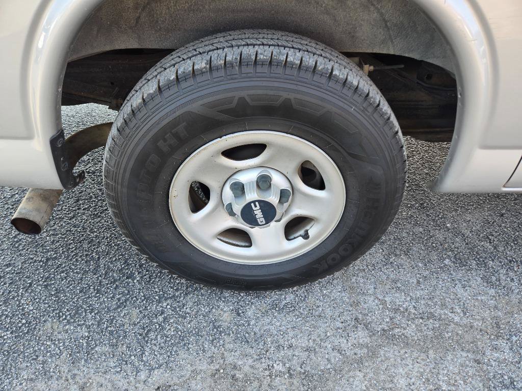 Used 2006 GMC Savana 1500 Passenger RWD image 13