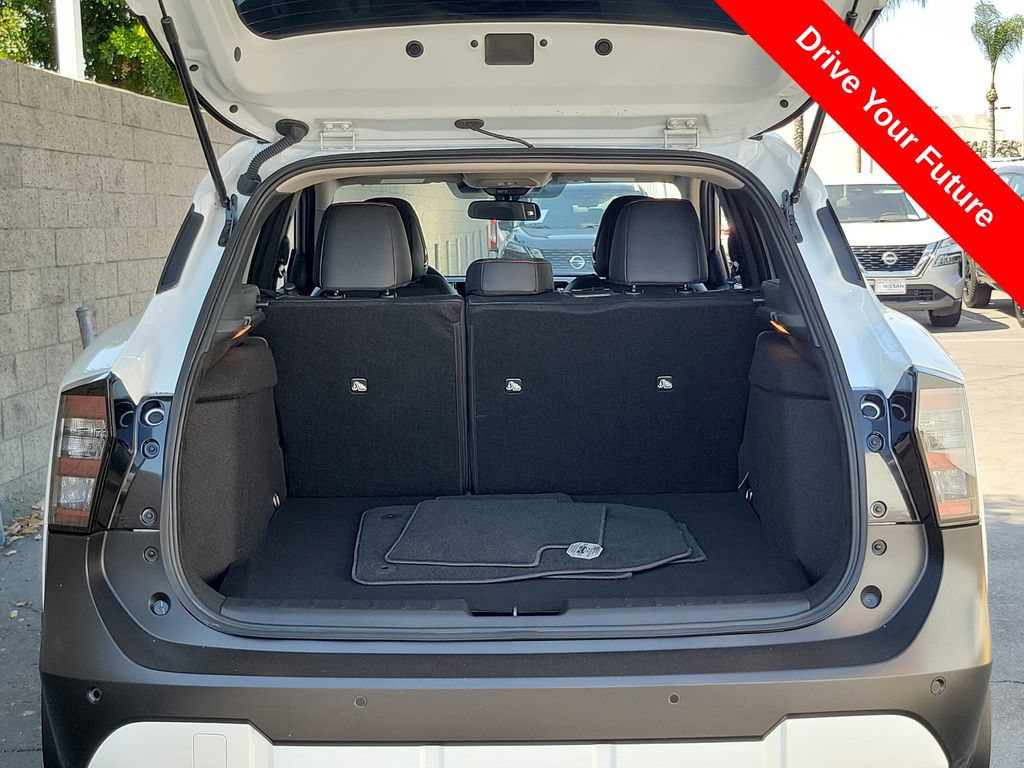 Used 2025 Nissan Kicks SR w/ SR Premium Package AWD/4WD image 23