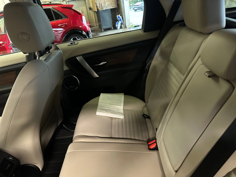 Used 2024 Land Rover Discovery Sport S image 33