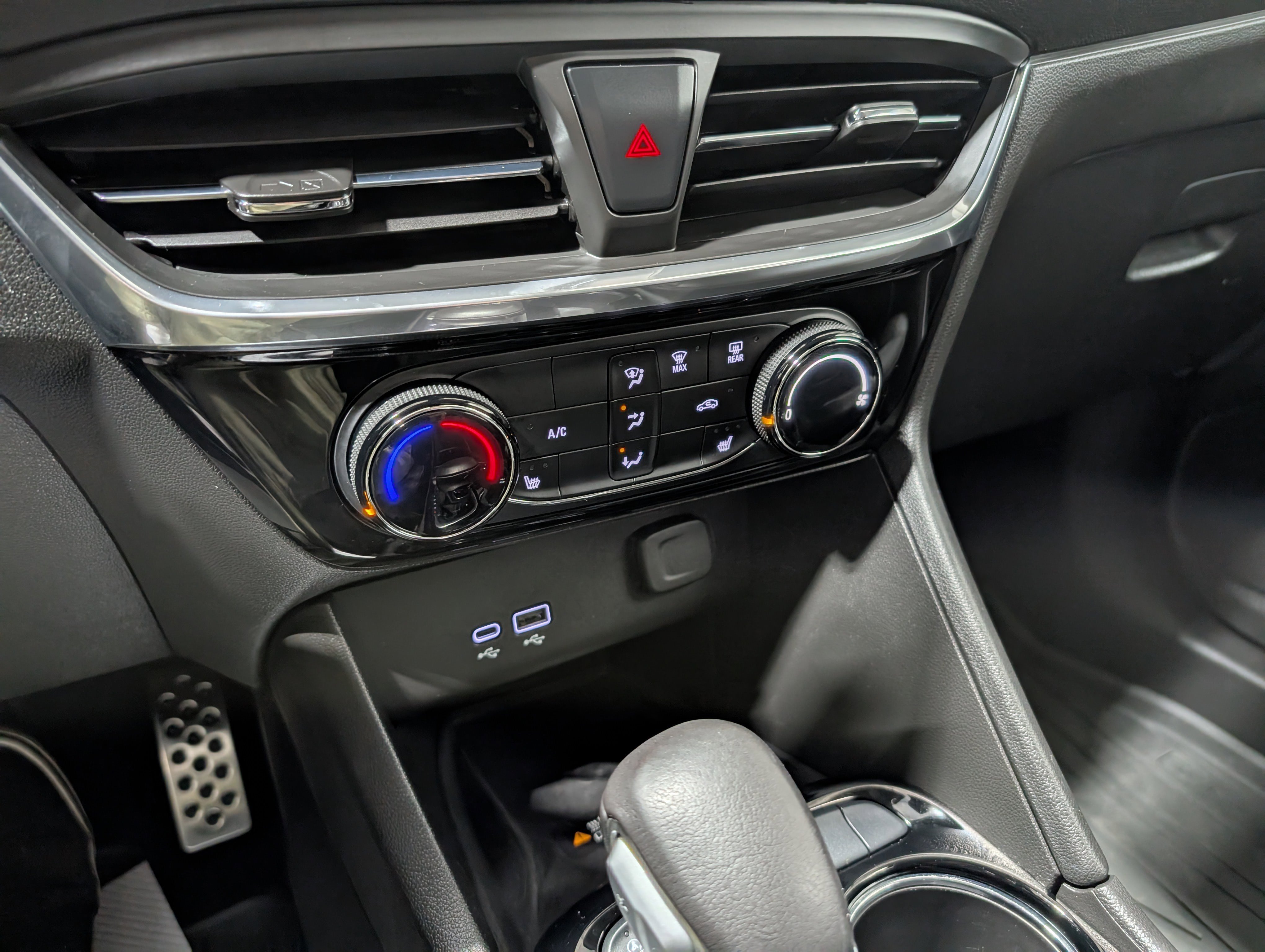 Used 2024 Buick Encore GX Sport Touring w/ Experience Buick Package image 23