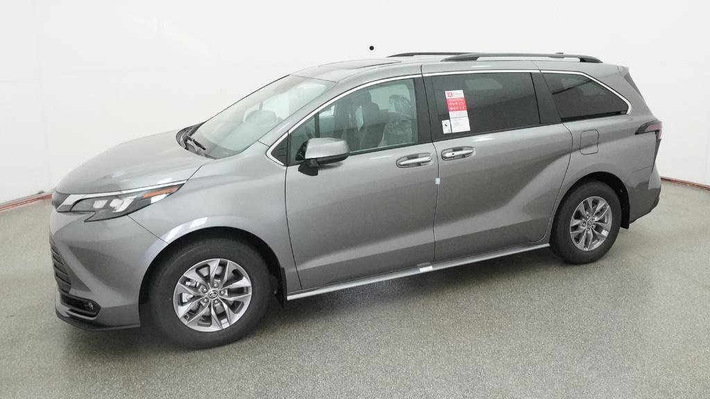 New 2026 Toyota Sienna XLE FWD image 32