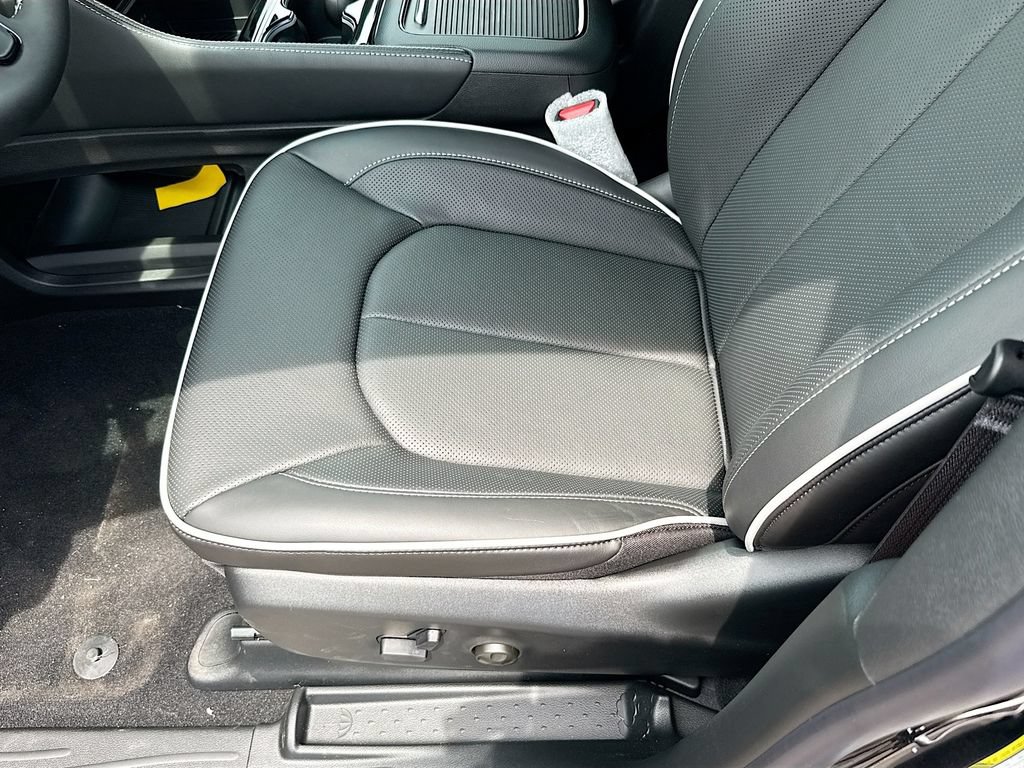 New 2027 Chrysler Pacifica Limited FWD image 20