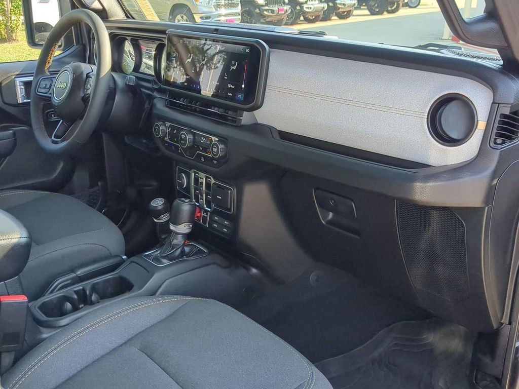 Used 2024 Jeep Wrangler Unlimited image 31