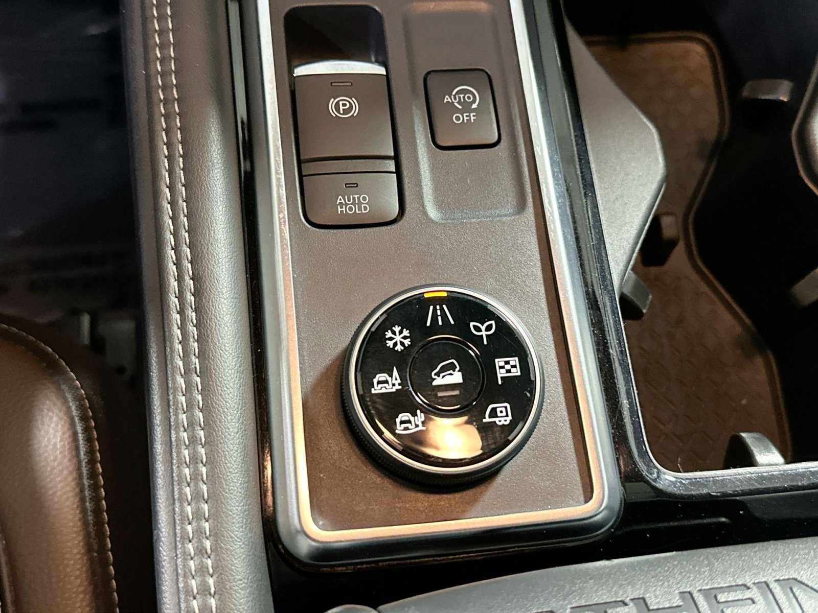 Used 2023 Nissan Pathfinder Platinum image 28