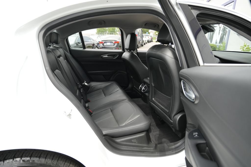 Used 2017 Alfa Romeo Giulia AWD image 36
