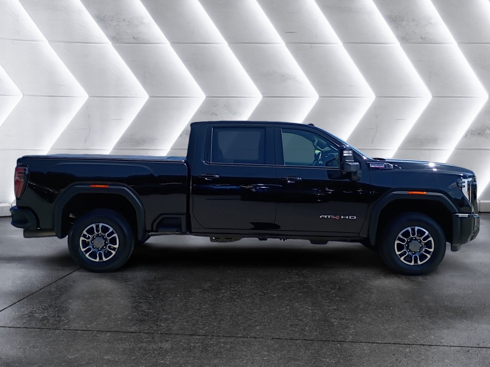 Used 2025 GMC Sierra 2500 AT4 AWD/4WD image 7