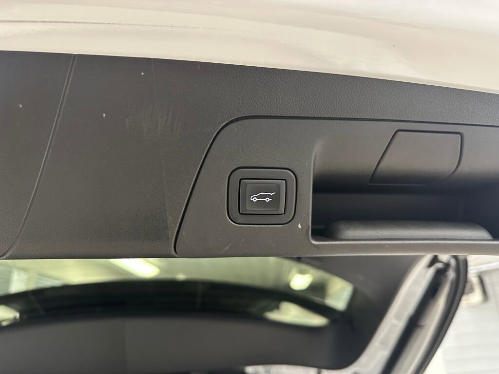 Certified 2023 Buick Envision Preferred w/ Sport Touring Package image 24