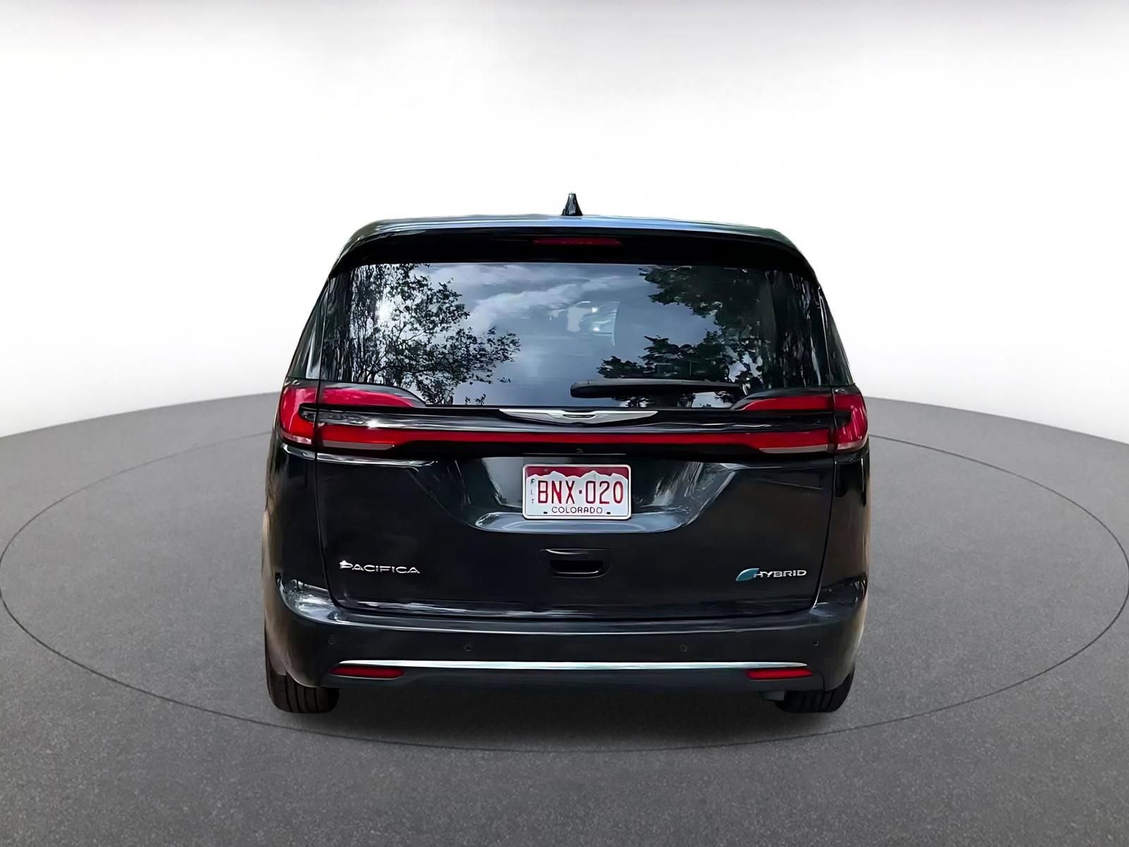 Used 2023 Chrysler Pacifica Touring-L image 14