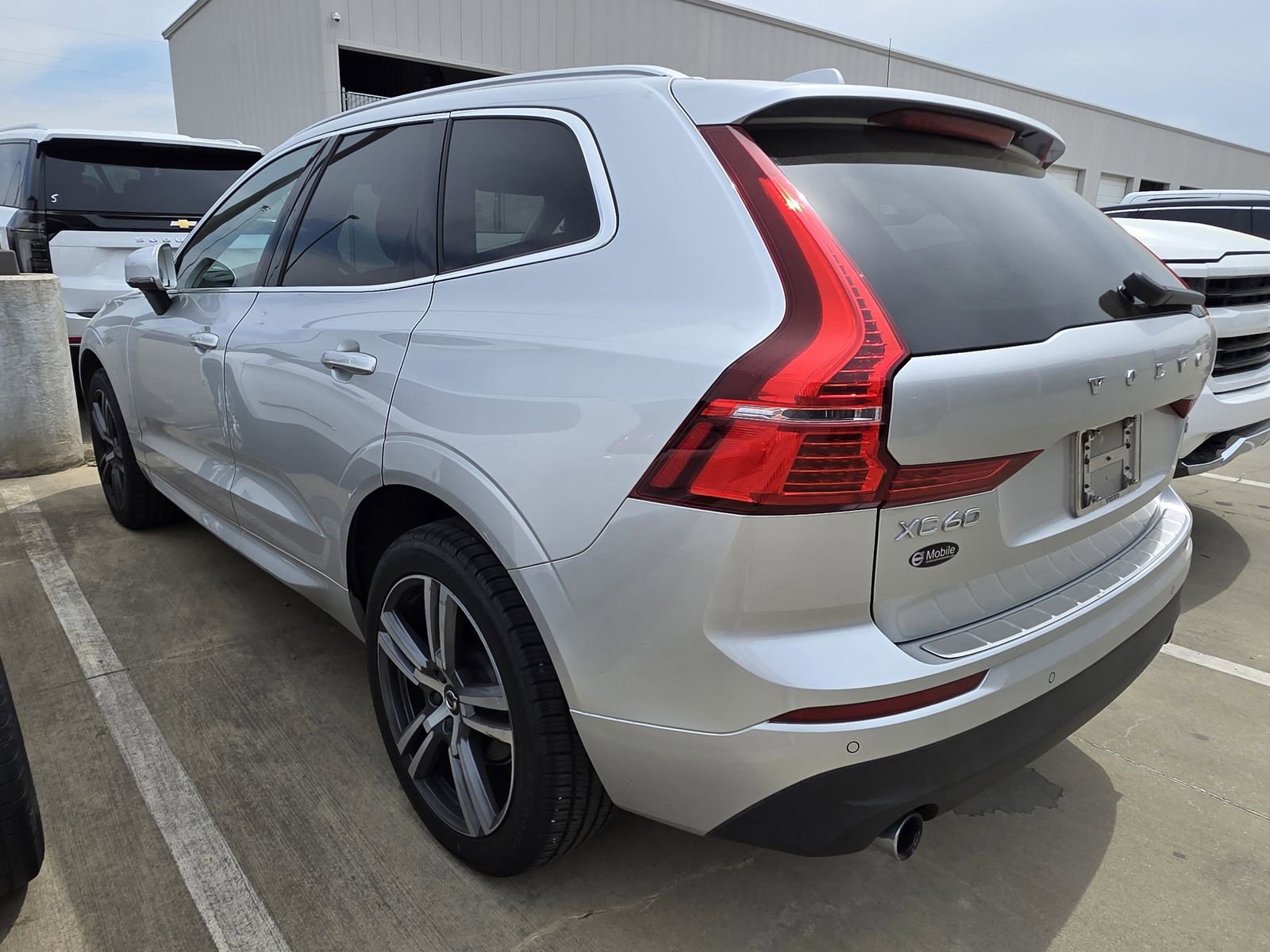 Used 2020 Volvo XC60 T5 Momentum image 4