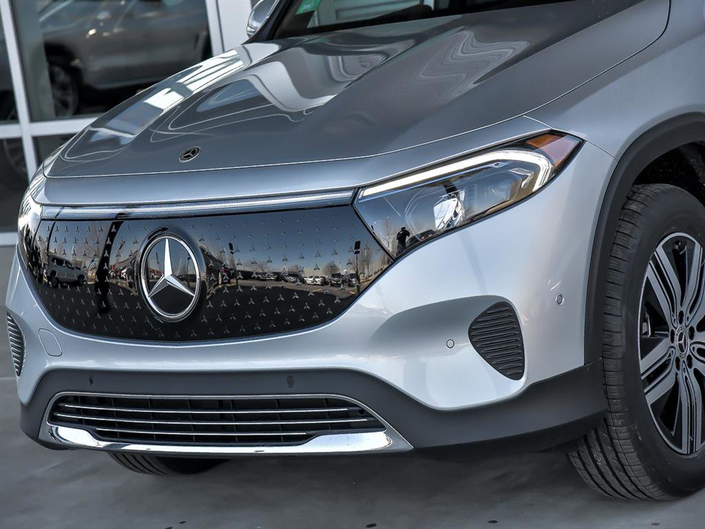 Certified 2025 Mercedes-Benz EQB 300 4MATIC image 4